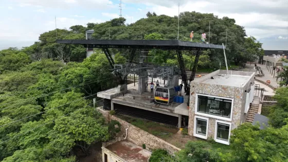 Salteños y visitantes pueden disfrutar de una nueva experiencia con una perspectiva y paisajes únicos de nuestra tierra. El Gobernador aseguró que “este Teleférico será orgullo de Salta y de los salteños”.