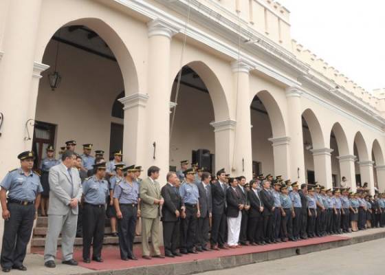 El Gobernador en el Acto de Ascenso de Policias de Salta 1