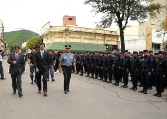 El Gobernador en el Acto de Ascenso de Policias de Salta 2