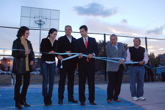 Playón deportivo en Vº Esmeralda