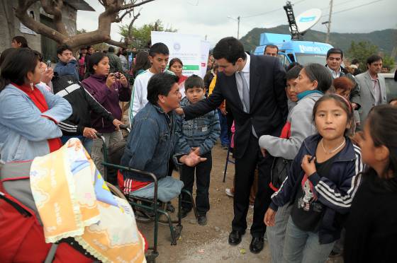 Gobernador en Centro de Documentación Rápida