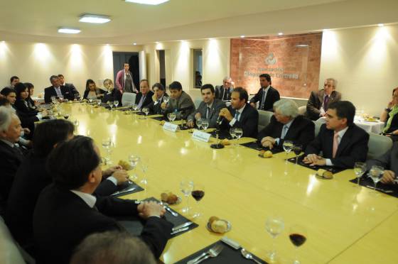 El gobernador Urtubey compartió en Buenos Aires, un almuerzo con miembros de la Asociación de Dirigentes de Empresas.