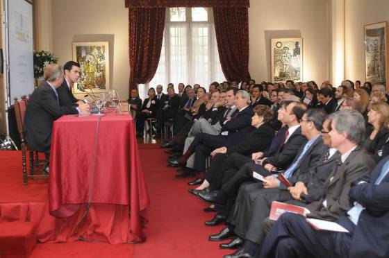 Gobernador en el Palacio San Martín de Cancillería Argentina.