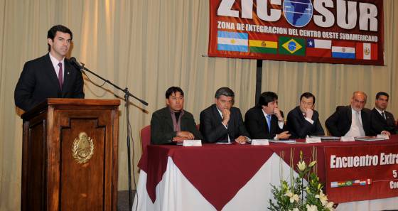 El gobernador Juan Manuel Urtubey presidió en Corrientes, la reunión extraordinaria de la Zicosur.