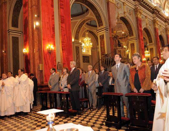 El gobernador Juan Manuel Urtubey participó en la Catedral Basílica del Solemne Triduo de Pontificales en honor a los patronos tutelares de Salta, el Señor y la Virgen del Milagro.