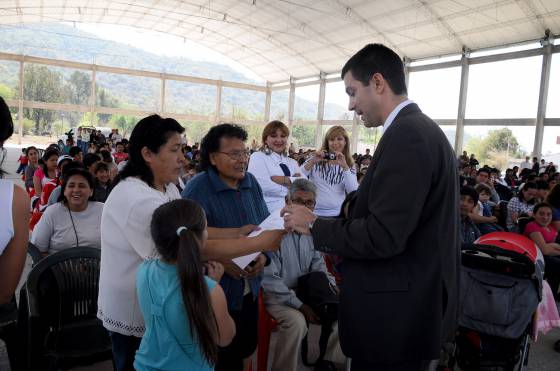 Doscientas familias de Campo Quijano recibieron la escritura definitiva de su terreno.