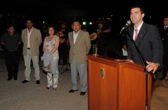 El gobernador Urtubey compartió con más de mil docentes una cena organizada por la ADP para celebrar el Día del Maestro.