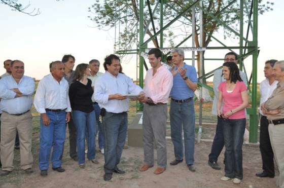 El gobernador Urtubey inauguró un pozo de agua en la escuela del paraje Las Margaritas.