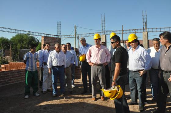 El gobernador Urtubey inauguró un pozo de agua en la escuela del paraje Las Margaritas.