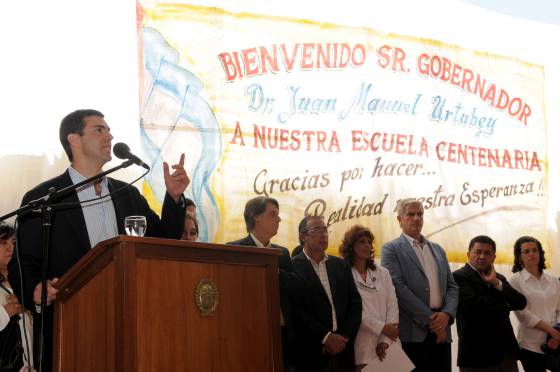 Obras de infraestructura educativa inauguró el gobernador Urtubey en las escuelas Francisco de Gurruchaga y 4.808 de Rosario de Lerma.