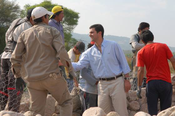 El gobernador Urtubey entregó netbooks para escuelas de la Caldera.