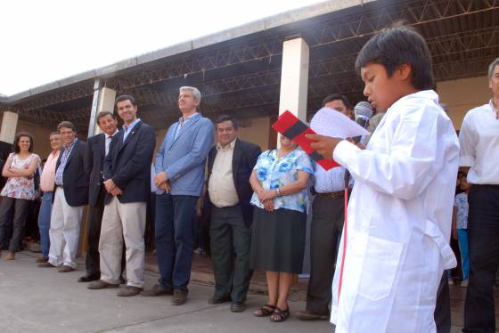 El gobernador Urtubey entregó netbooks para escuelas de la Caldera.