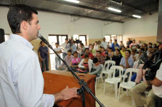 El gobernador Juan Manuel Urtubey hizo entrega de 180 escrituras a vecinos de barrios de la zona sureste de la Ciudad.