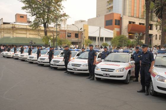 El gobernador Juan Manuel Urtubey presidió el acto de entrega de 70 vehículos a la Policía de la Provincia.