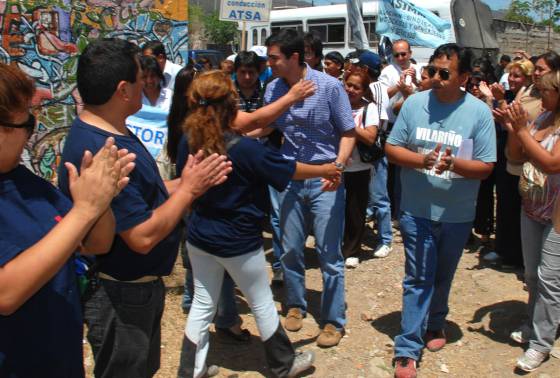 El Gobernador Urtubey visitó el comedor Divino Niño, en zona Norte de la ciudad.