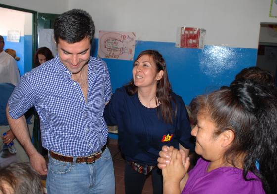 El Gobernador Urtubey visitó el comedor Divino Niño, en zona Norte de la ciudad.