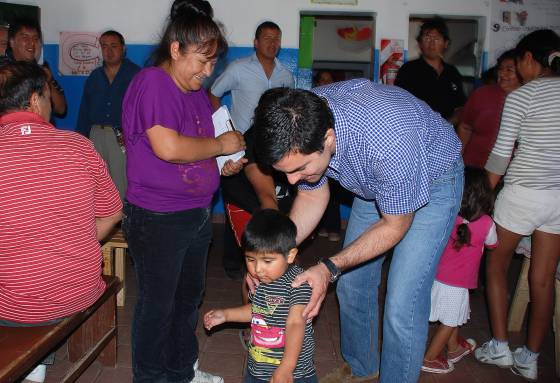 El Gobernador Urtubey visitó el comedor Divino Niño, en zona Norte de la ciudad.