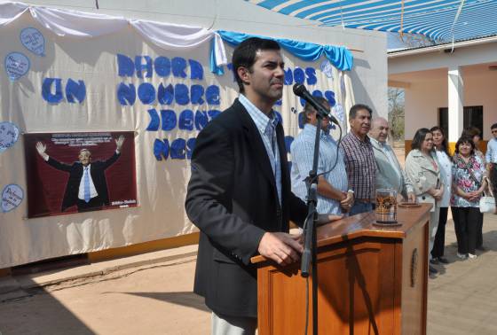 La escuela Nº 4.648, ubicada en el paraje El Gritao, lleva el nombre Néstor Carlos Kirchner en homenaje al ex presidente, al cumplirse el primer aniversario de su fallecimiento.