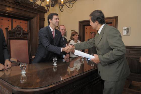 Entrega de diplomas a diputados nacionales electos.