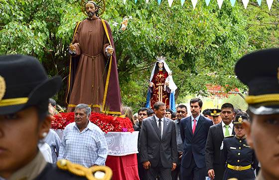 Urtubey compartió la fiesta patronal con el pueblo de La Caldera