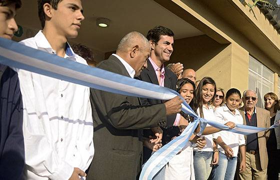 El Gobernador inauguró un nuevo edificio para el colegio secundario en Joaquín V. González