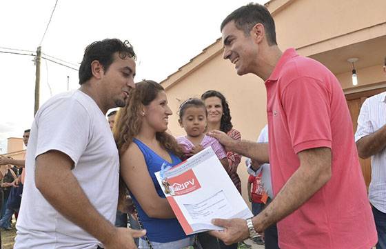 “Que cada casa que entregamos pueda convertirse en un verdadero hogar” dijo Urtubey en Hipólito Yrigoyen