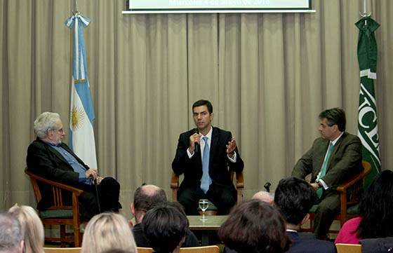 Urtubey participó de la conferencia organizada por la Universidad de Ciencias Empresariales y Sociales (UCES) en Buenos Aires