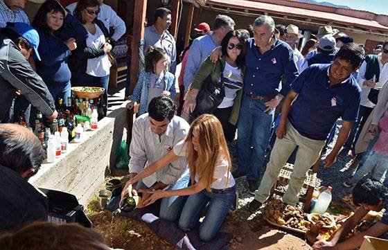 Los gobernadores de Salta y Jujuy participaron en la ceremonia a la Pachamama