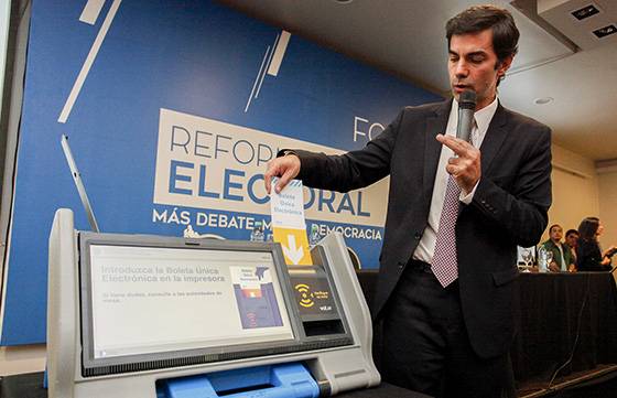 Urtubey expuso en el Foro de Reforma Electoral sobre la Boleta Única Electrónica