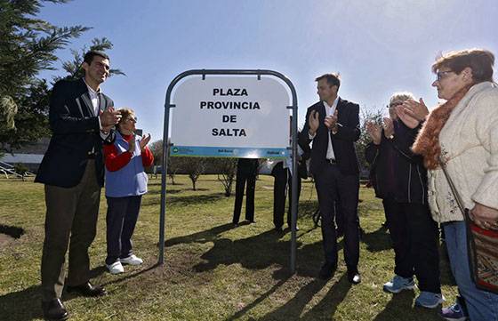 En la ciudad de Bolívar Urtubey inauguró la plaza Provincia de Salta