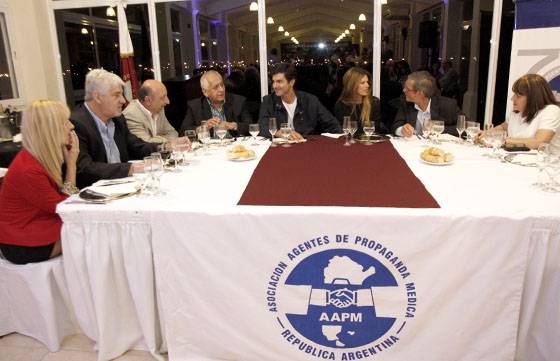 El gobernador Urtubey acompañó a los visitadores médicos en su cena de fin de año