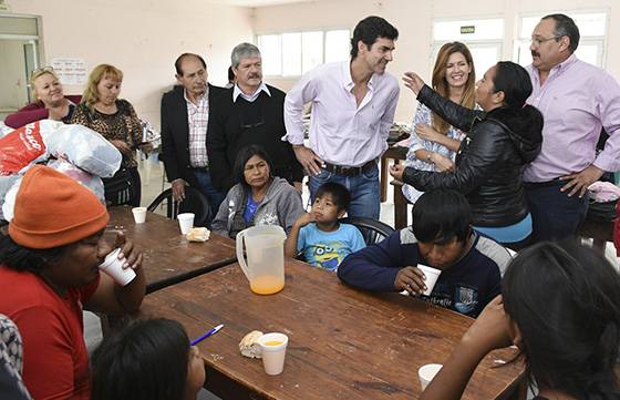 En Tartagal Urtubey se reunió con vecinos evacuados por las intensas lluvias