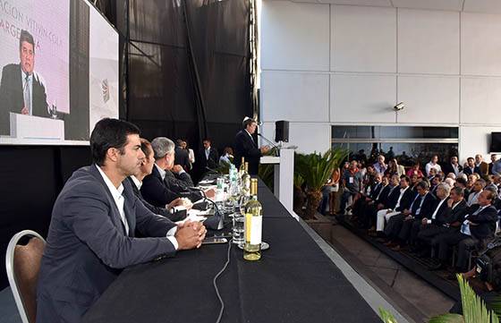 Urtubey asistió al desayuno de la Corporación Vitivinícola Argentina