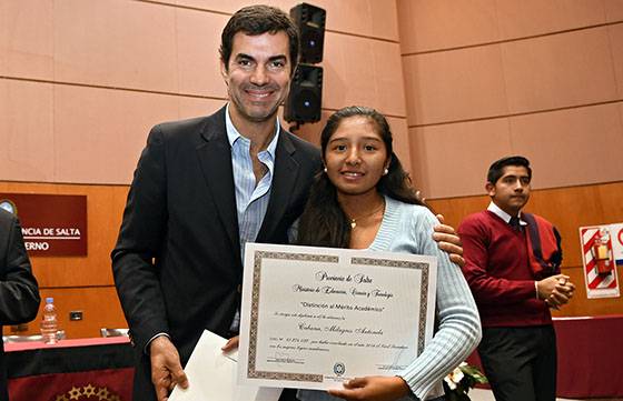 “Las becas al mérito significan un reconocimiento a la voluntad de superación de nuestros jóvenes”