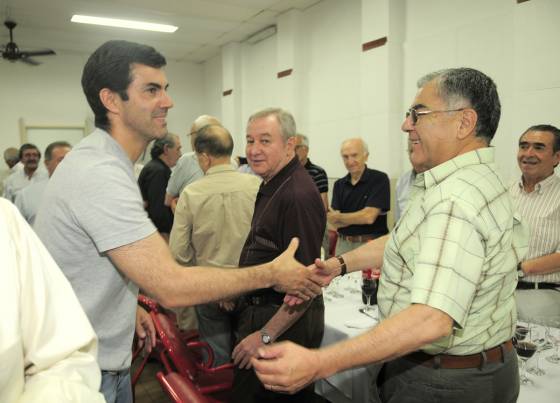 Gobernador en cena