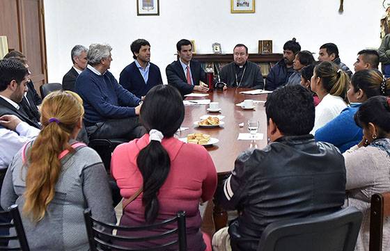 Urtubey y el obispo Zanchetta anunciaron el principio de solución al conflicto de los bagayeros de Orán