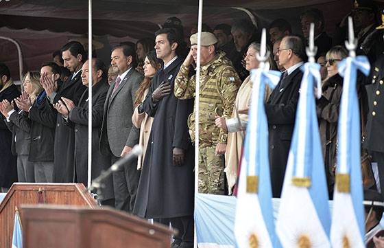 Más de mil alumnos y soldados salteños prometieron lealtad a la Bandera Argentina