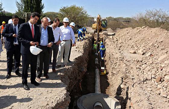 “Esta obra solucionará definitivamente un servicio básico para los vecinos de San Lorenzo”