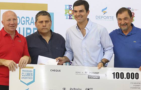 Urtubey encabezó la entrega de subsidios a 137 clubes deportivos de Salta