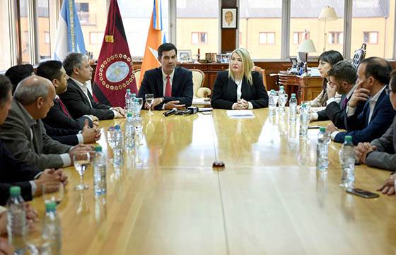 Urtubey desarrolla actividades en Tierra del Fuego junto a la gobernadora Rosana Bertone