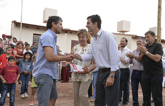 El Gobernador entregó viviendas e inauguró obras en Coronel Moldes