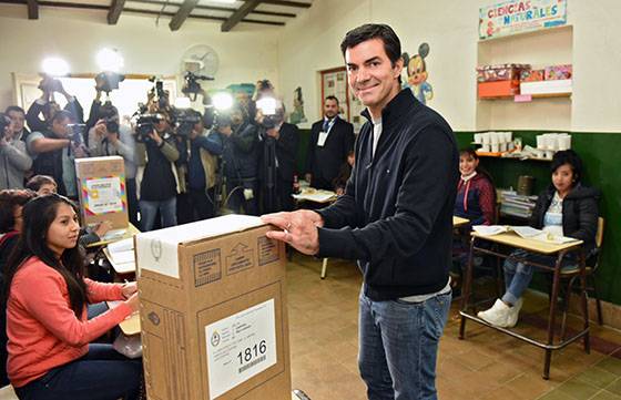 Urtubey emitió su voto y destacó la importancia de la boleta única electrónica