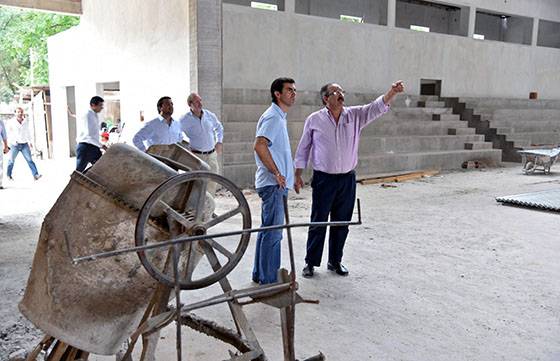 Urtubey visitó la obra de construcción del Complejo Polideportivo Municipal de Tartagal