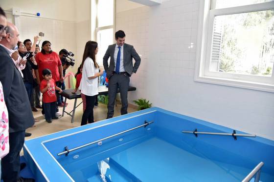 Con la inauguración de una pileta de hidroterapia, el Centro de Rehabilitación Física suma un nuevo servicio