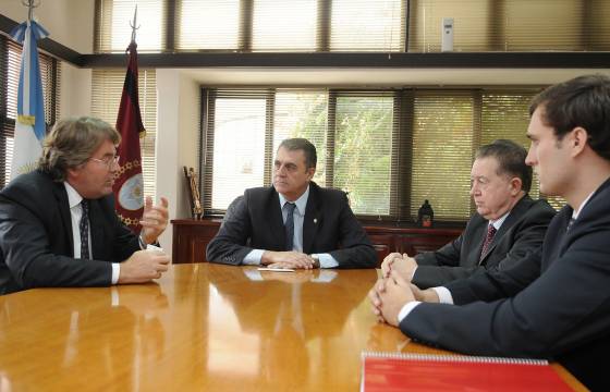 Loutaif recibió saludos protocolares del cónsul general de Francia