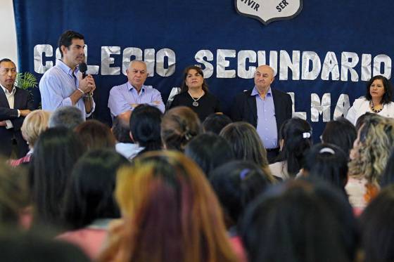 Urtubey abrió el ciclo lectivo del nivel secundario desde una escuela innovadora en Las Palmas, Cerrillos