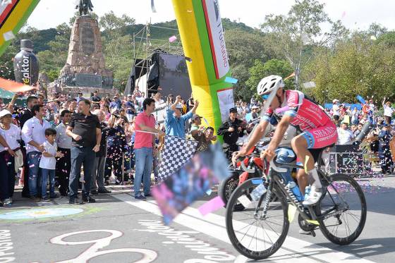 El gobernador Urtubey recibió a competidores de la Clásica 1° de Mayo