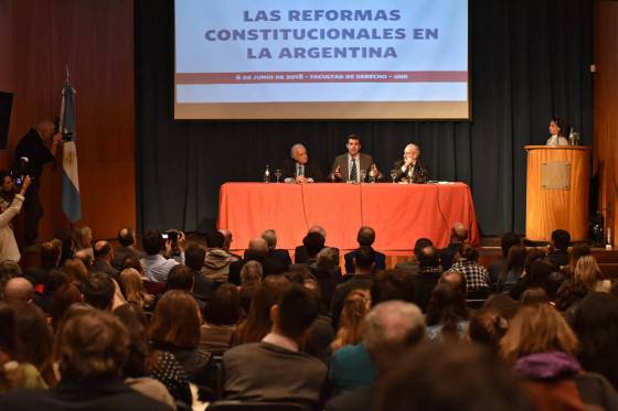 Urtubey disertó en la Universidad Nacional de Rosario sobre reforma de la Constitución