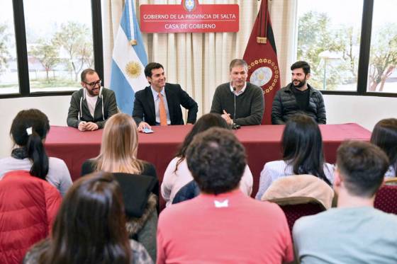 Urtubey brindó una charla sobre federalismo a jóvenes líderes políticos de distintas provincias y espacios políticos