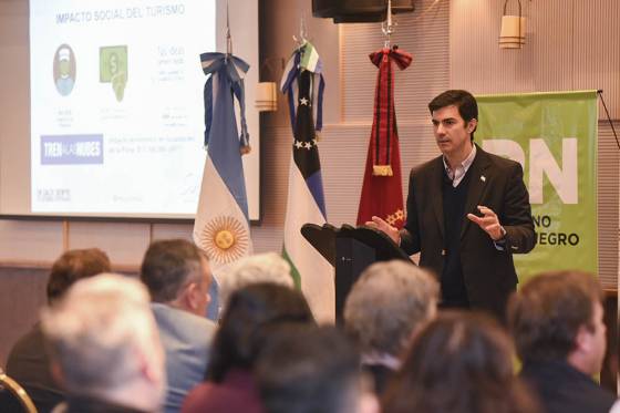 En Bariloche Urtubey brindó una charla sobre la potencialidad y desarrollo del turismo de Salta